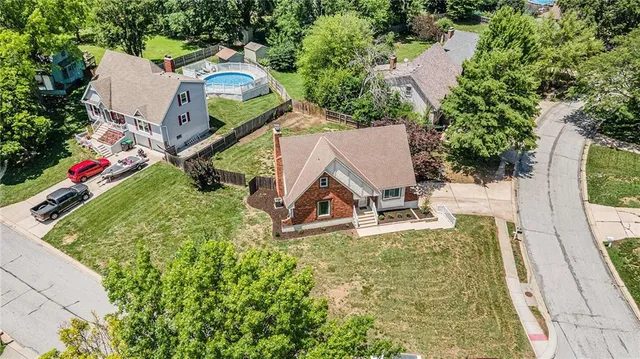 $349,950 | 1201 Northwest Burr Oak Court, Blue Springs, MO 64015