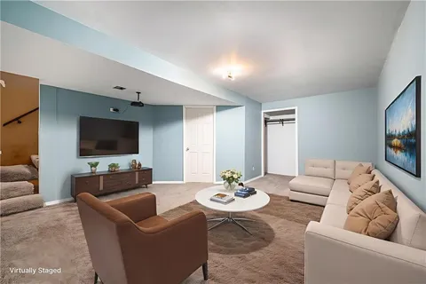 $349,950 | 1201 Northwest Burr Oak Court, Blue Springs, MO 64015