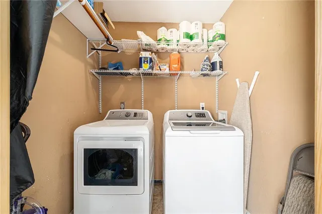 $349,950 | 1201 Northwest Burr Oak Court, Blue Springs, MO 64015