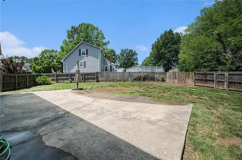 $349,950 | 1201 Northwest Burr Oak Court, Blue Springs, MO 64015