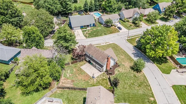 $349,950 | 1201 Northwest Burr Oak Court, Blue Springs, MO 64015