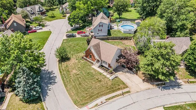 $349,950 | 1201 Northwest Burr Oak Court, Blue Springs, MO 64015