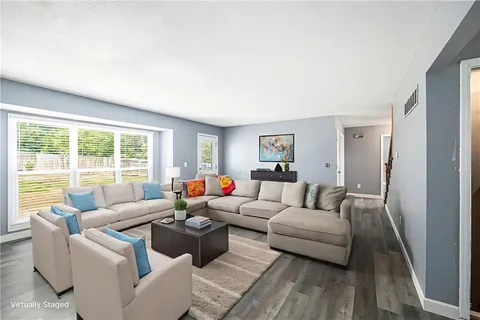 $349,950 | 1201 Northwest Burr Oak Court, Blue Springs, MO 64015