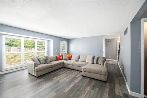 $349,950 | 1201 Northwest Burr Oak Court, Blue Springs, MO 64015