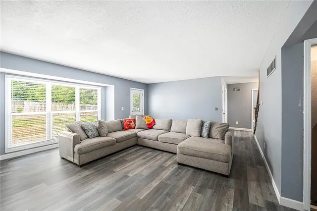 $349,950 | 1201 Northwest Burr Oak Court, Blue Springs, MO 64015