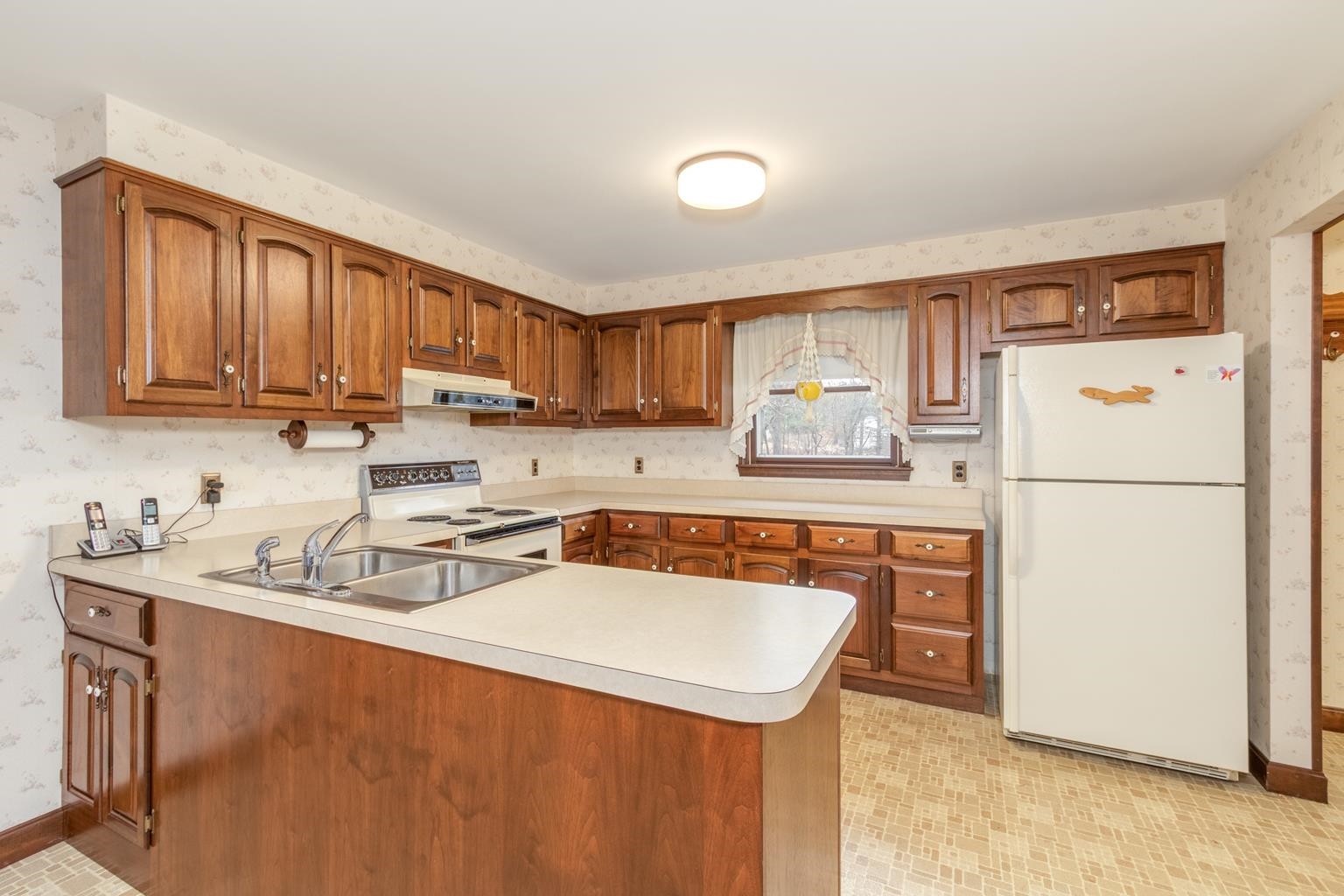 1 Currier Road Pelham, NH 03076 - Photo 3 of 38 Gallery Image 3