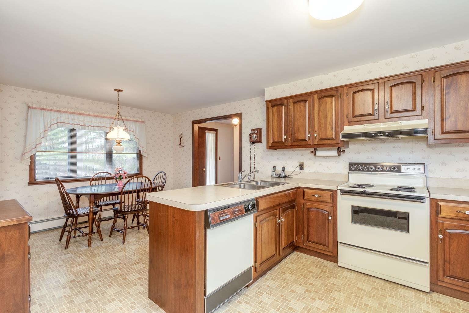 1 Currier Road Pelham, NH 03076 - Photo 5 of 38 Gallery Image 5