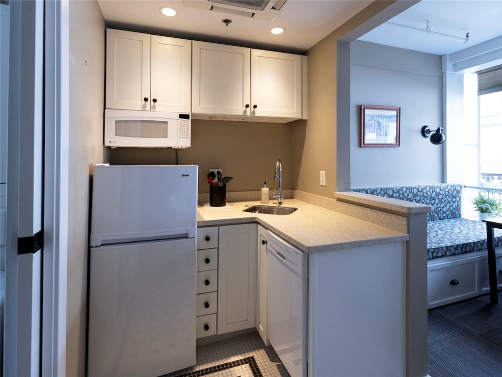 65 Weybosset Street, Unit 211 Providence, RI 02903 - Photo 7 of 16