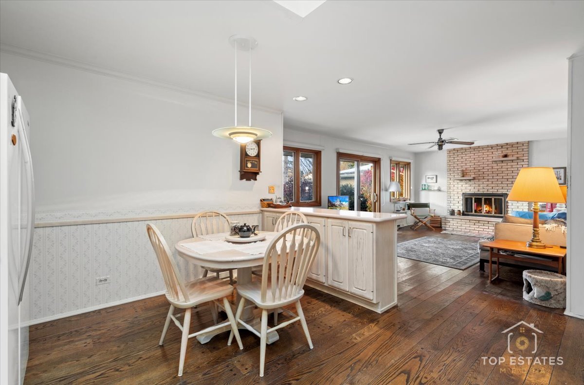 1802 Aspen Drive Mount Prospect, IL 60056 - Photo 16 of 30 a dining room with furniture and wooden floor