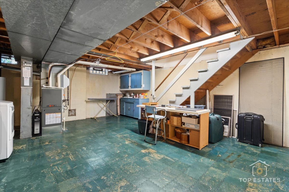 1802 Aspen Drive Mount Prospect, IL 60056 - Photo 23 of 30 a view of a storage room