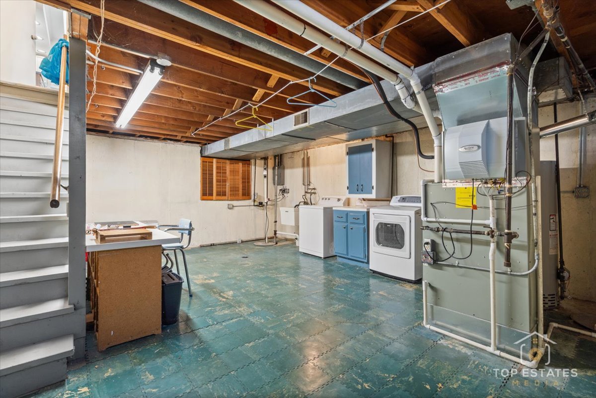 1802 Aspen Drive Mount Prospect, IL 60056 - Photo 24 of 30 a view of a storage & utility room
