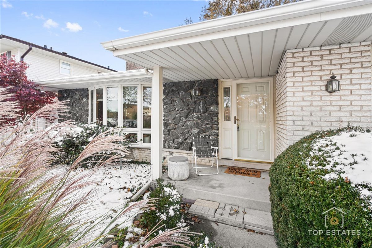 1802 Aspen Drive Mount Prospect, IL 60056 - Photo 3 of 30 a view of a porch with garden