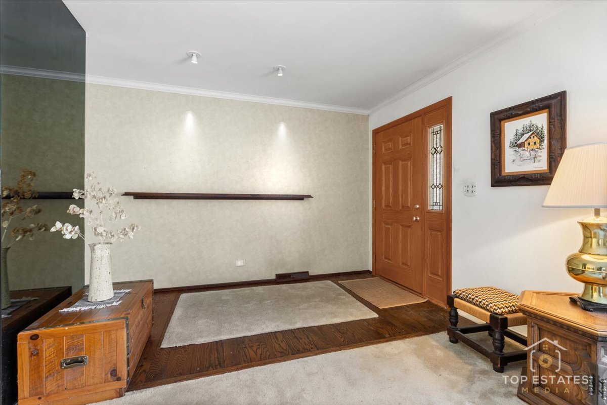 1802 Aspen Drive Mount Prospect, IL 60056 - Photo 4 of 30 a view of workspace