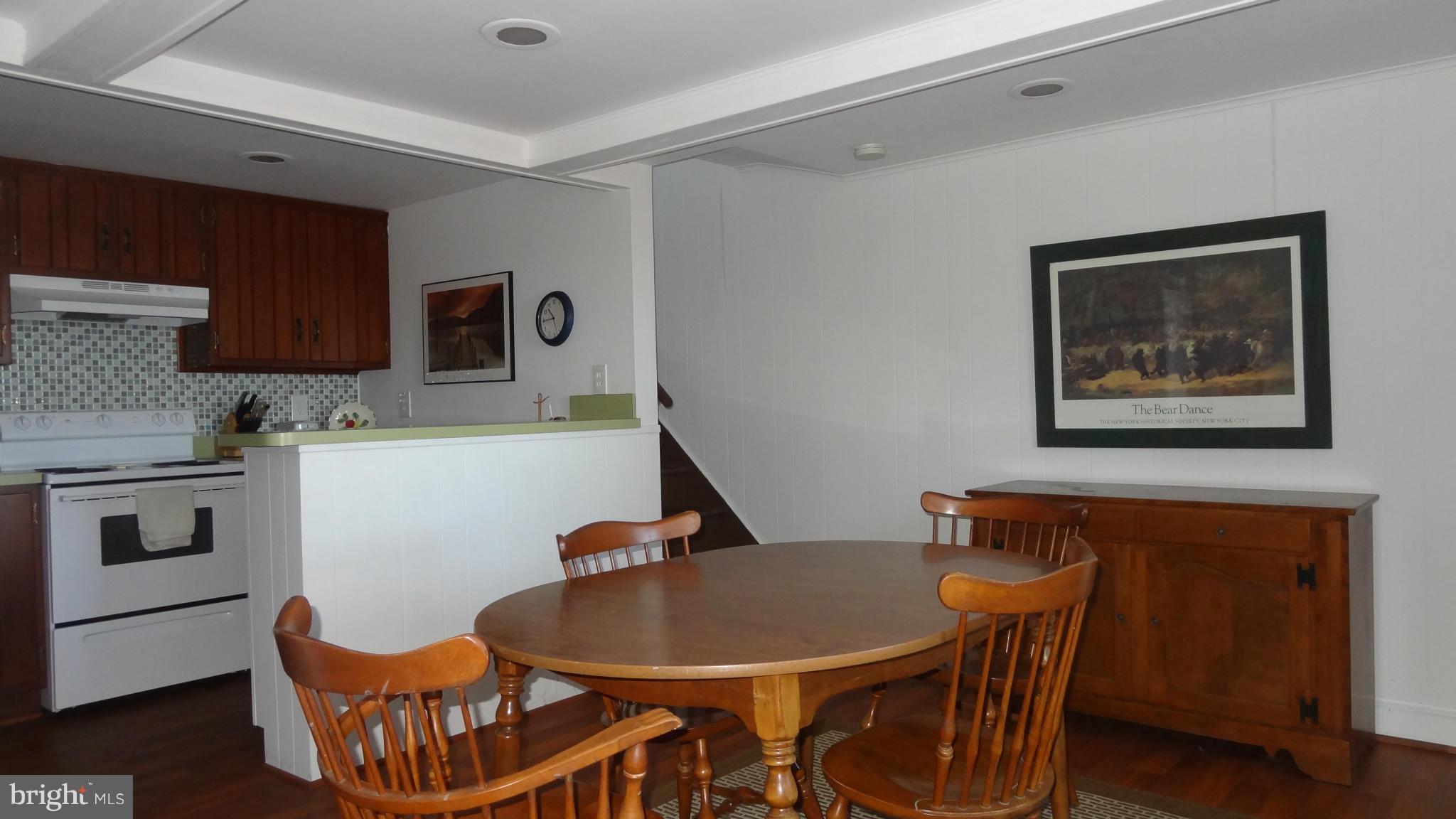 332 Thorsby Road Annapolis, MD 21405 - Photo 18 of 30 a dining room with furniture and window