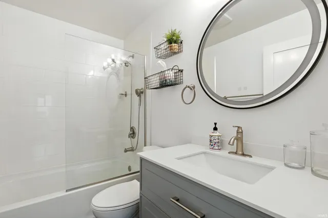 $685,000 | 15 EMS B40D Lane, Leesburg, IN 46538