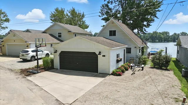$685,000 | 15 EMS B40D Lane, Leesburg, IN 46538