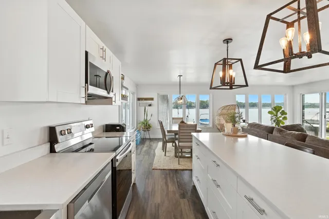 $685,000 | 15 EMS B40D Lane, Leesburg, IN 46538