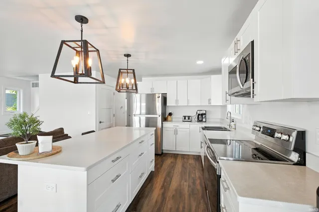 $685,000 | 15 EMS B40D Lane, Leesburg, IN 46538