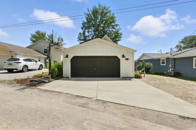 $685,000 | 15 EMS B40D Lane, Leesburg, IN 46538