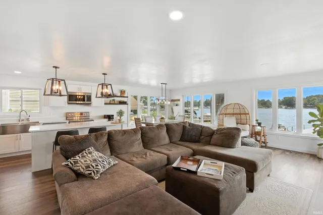 $685,000 | 15 EMS B40D Lane, Leesburg, IN 46538