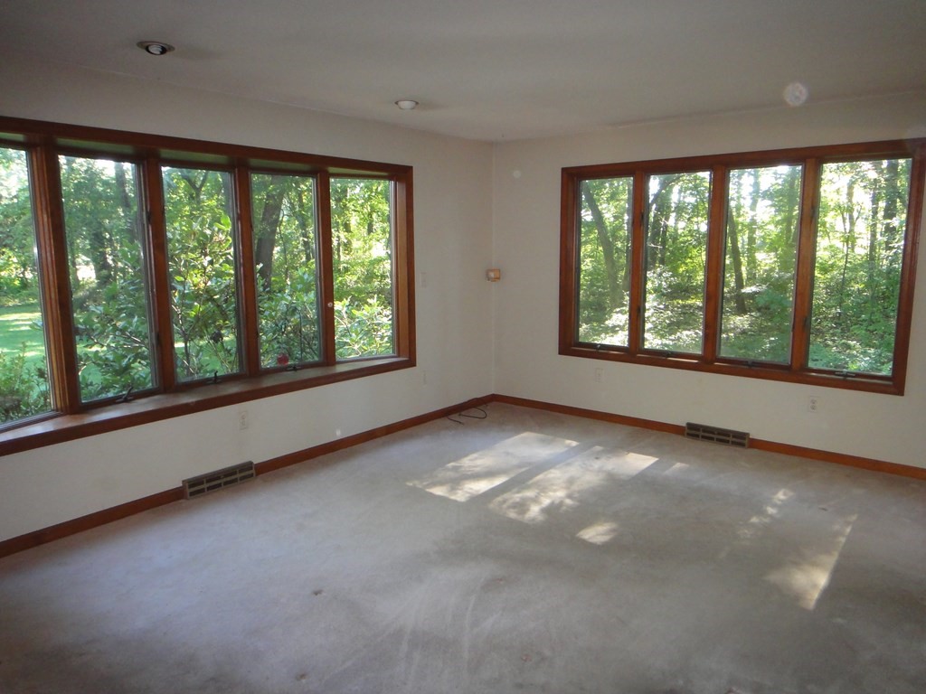 326 Anthony Road Longmeadow, MA 01106 - Photo 17 of 38 Gallery Image 17