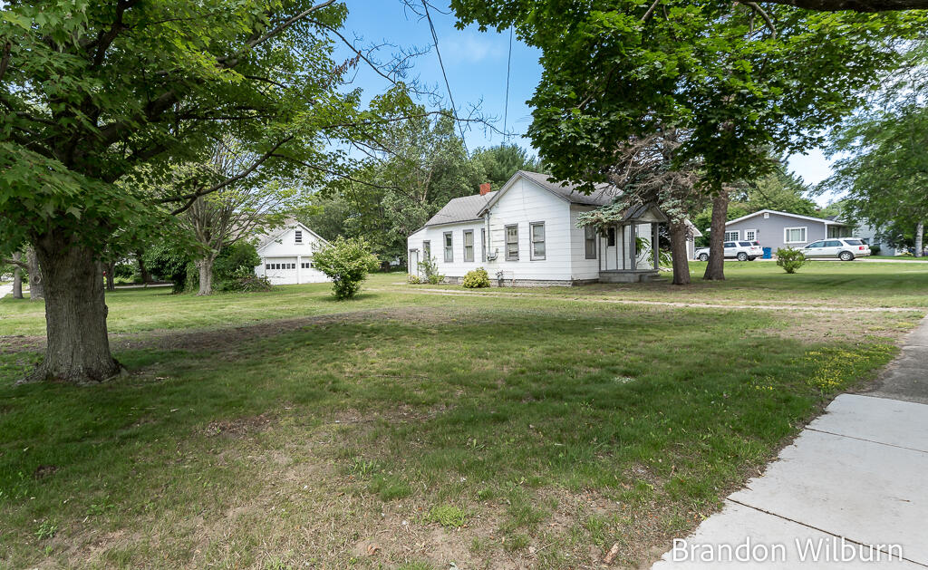 3259 Maple Grove Road Muskegon, MI 49441 - Photo 2 of 36 3529MapleGroveRd-3LoRes