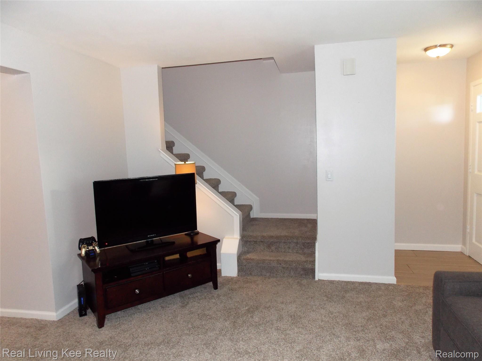 429 Miller Avenue Rochester, MI 48307 - Photo 13 of 34 Townhouse in Rochester!!!