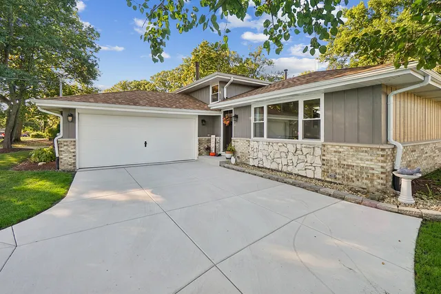 $450,000 | 125 West Kimber Drive, New Lenox, IL 60451