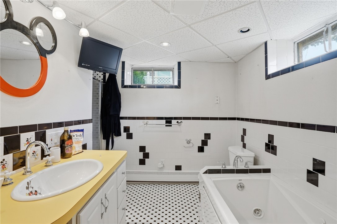 14 Beatrice Avenue Warwick, RI 02889 - Photo 21 of 31