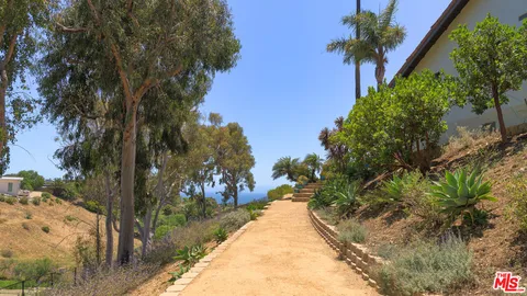 a view of a pathway with a yard