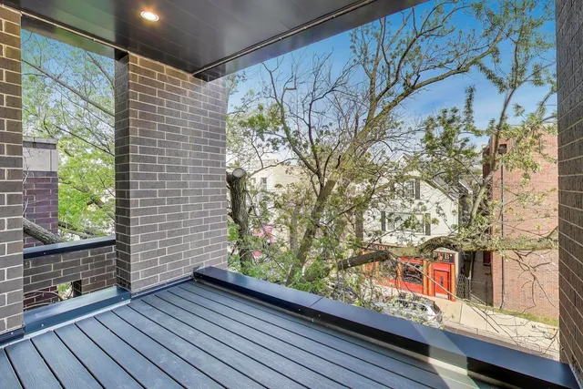 $997,000 | 2307 West Foster Avenue, Unit 1, Chicago, IL 60625