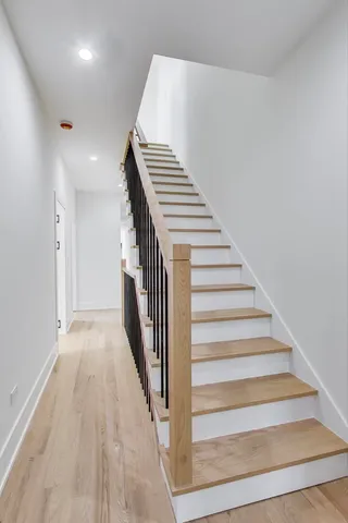 $997,000 | 2307 West Foster Avenue, Unit 1, Chicago, IL 60625