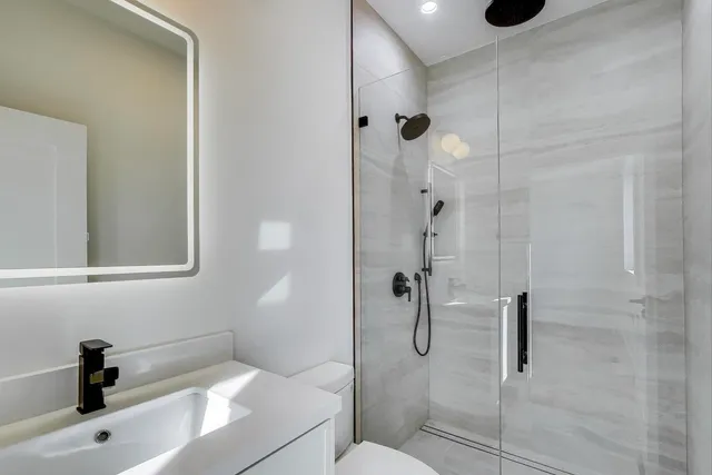 $997,000 | 2307 West Foster Avenue, Unit 1, Chicago, IL 60625