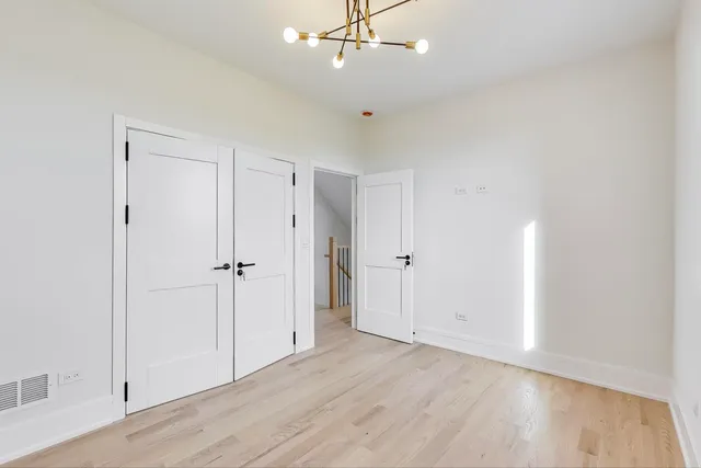 $997,000 | 2307 West Foster Avenue, Unit 1, Chicago, IL 60625