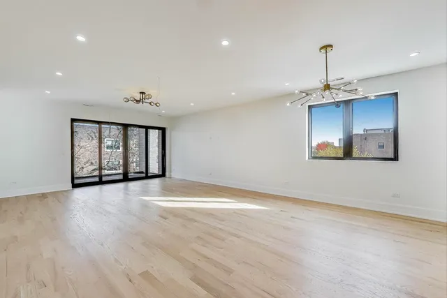 $997,000 | 2307 West Foster Avenue, Unit 1, Chicago, IL 60625