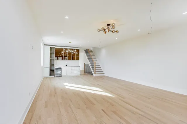 $997,000 | 2307 West Foster Avenue, Unit 1, Chicago, IL 60625