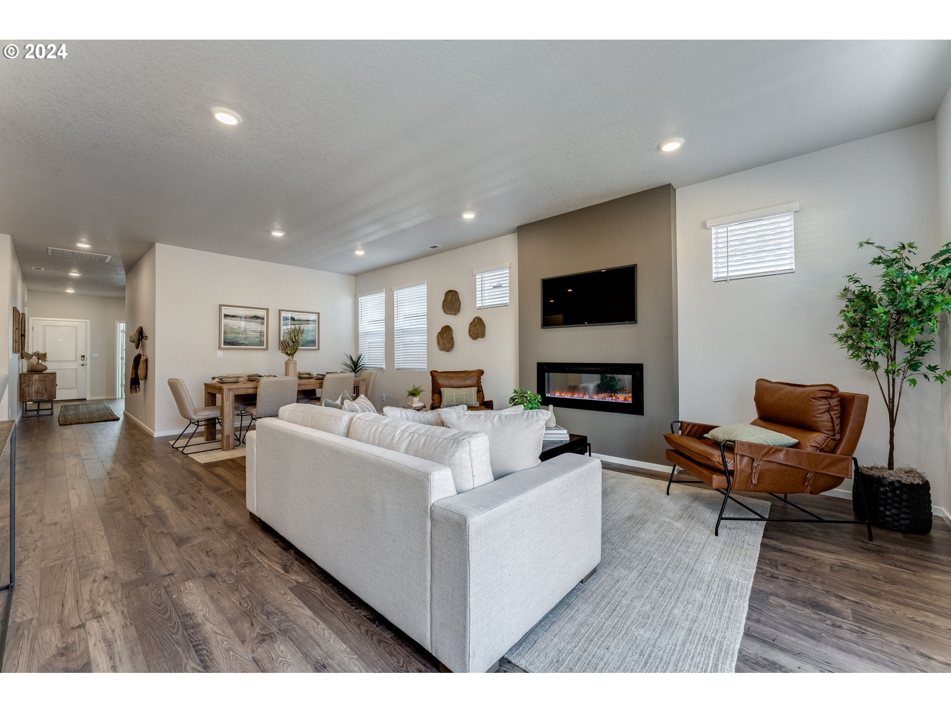 2760 U Street Springfield, OR 97477 - Photo 27 of 48 a living room with furniture a wooden floor and a flat screen tv
