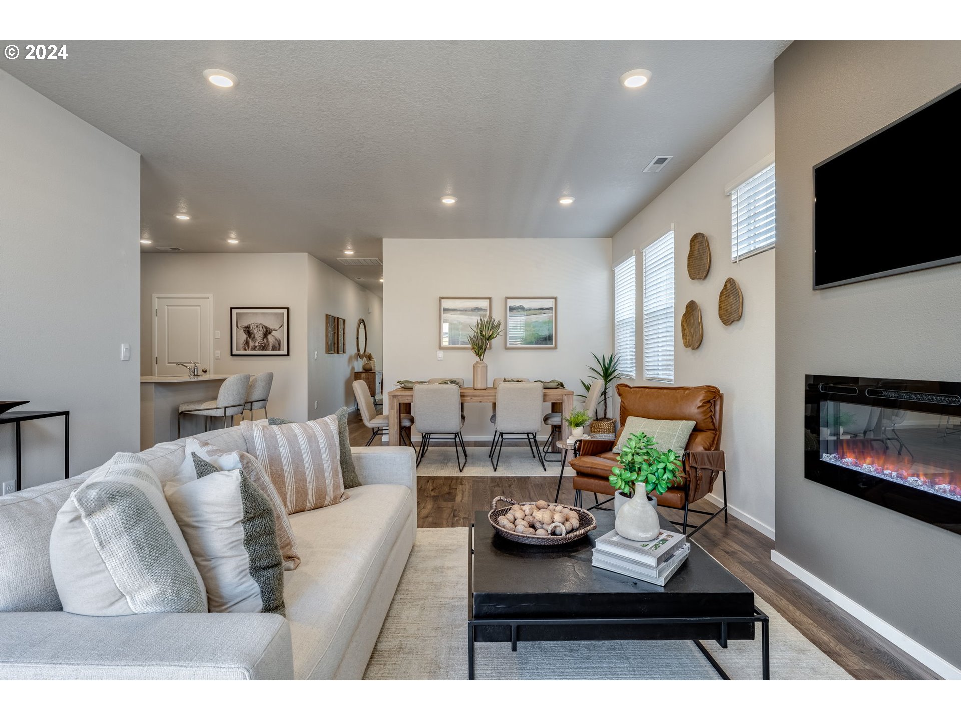 2760 U Street Springfield, OR 97477 - Photo 28 of 48 a living room with furniture and a flat screen tv