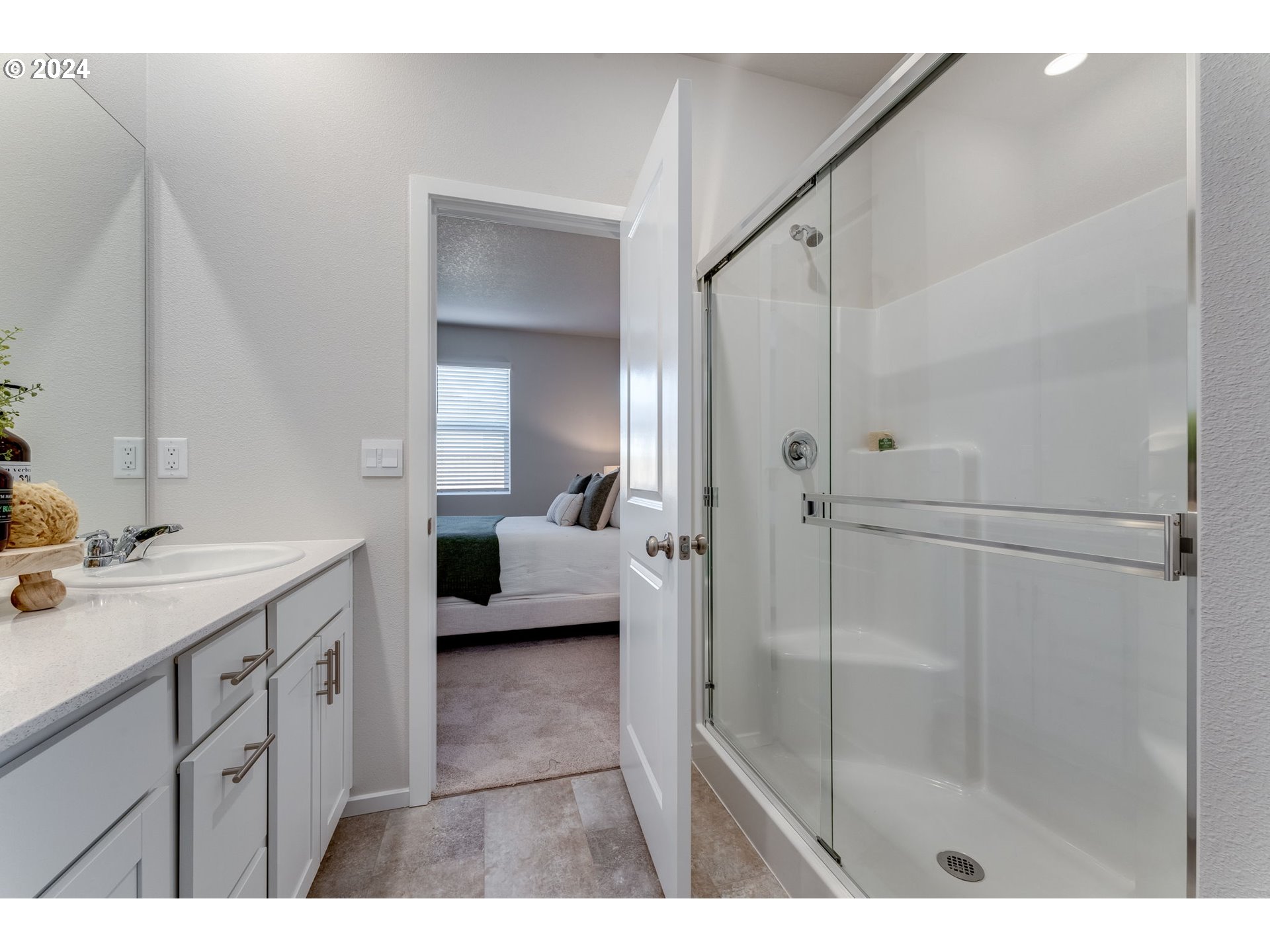 2760 U Street Springfield, OR 97477 - Photo 38 of 48 a en suite bathroom with a shower sink and mirror
