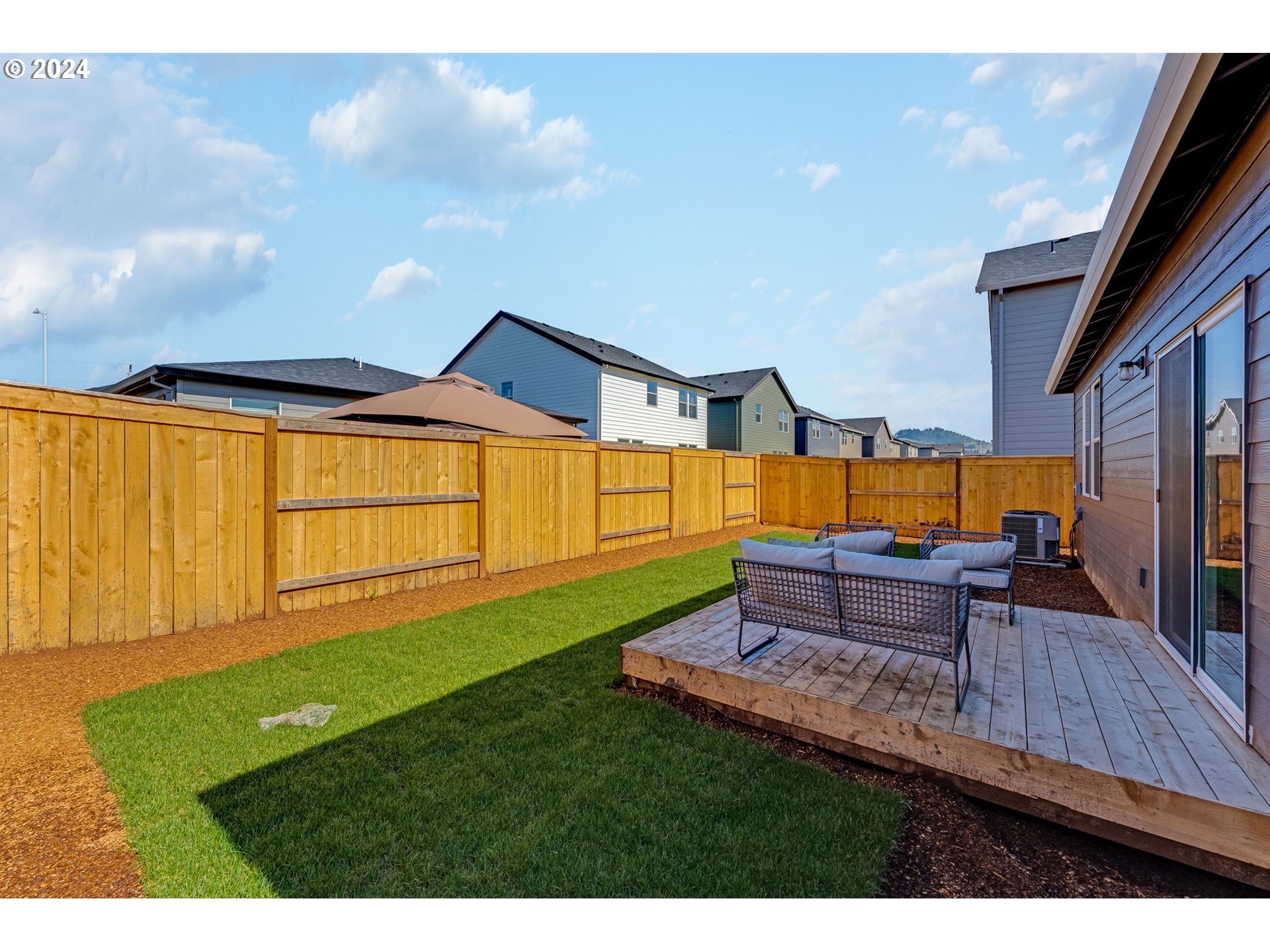 2760 U Street Springfield, OR 97477 - Photo 44 of 48 a backyard of a house with table and chairs