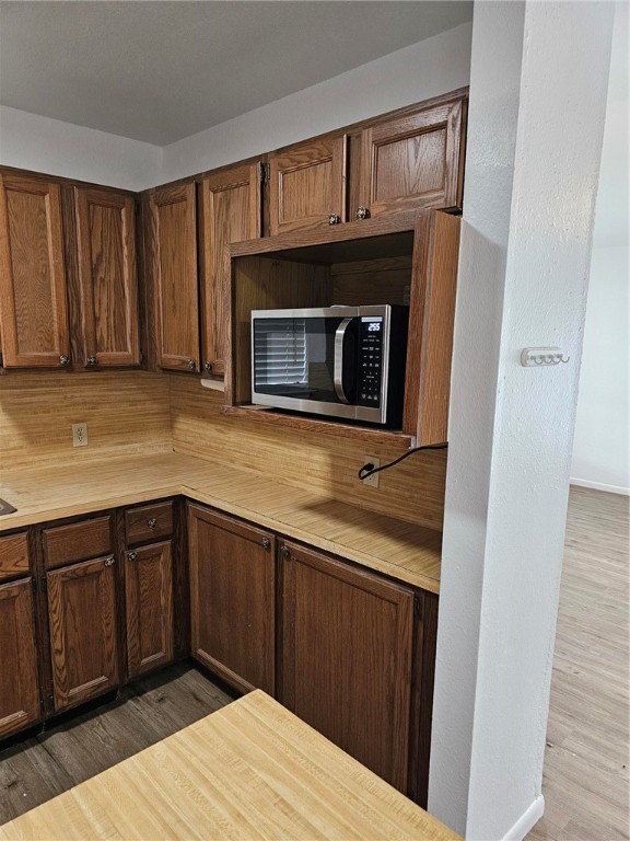 4813 Shadowbend Drive Corpus Christi, TX 78413 - Photo 6 of 12 a kitchen with a sink and a microwave