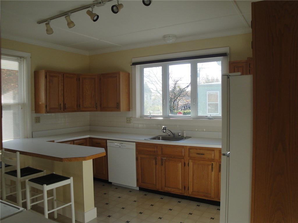 81 Roseneath Avenue Newport, RI 02840 - Photo 11 of 40 Kitchen (when empty - prior to tenant)