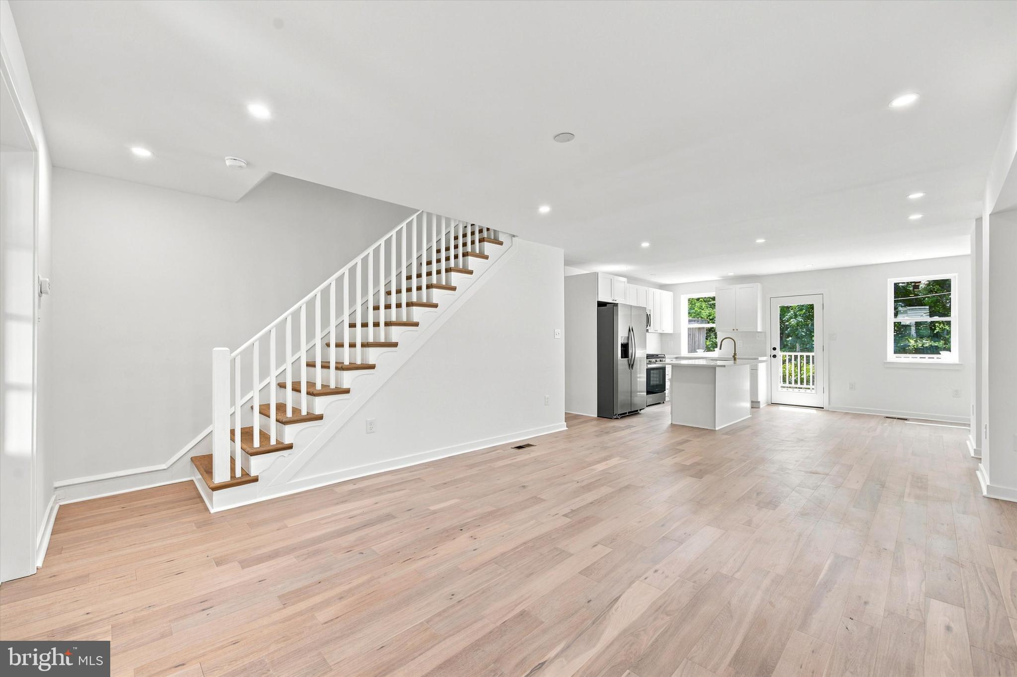 258 Rochelle Avenue Philadelphia, PA 19128 - Photo 3 of 26 Main Floor