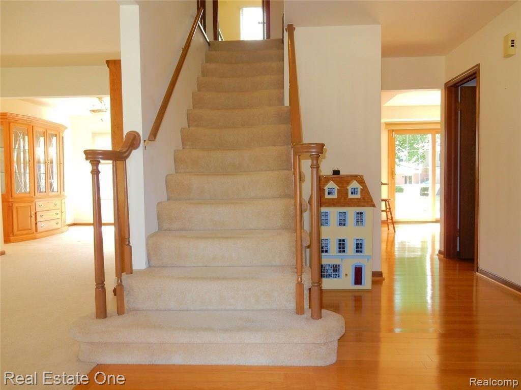 745 Lion Street Rochester Hills, MI 48307 - Photo 9 of 80