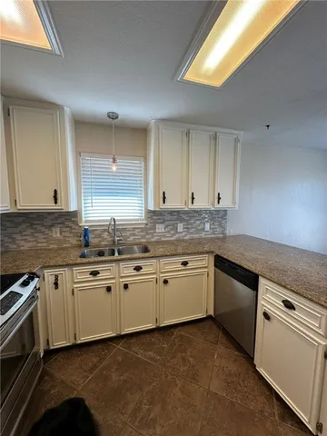 $2,200 | 14905 Dasmarinas Drive, Corpus Christi, TX 78418