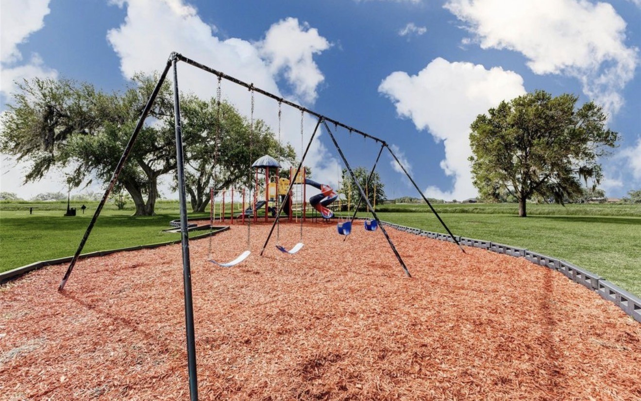352 Horse Shoe Trail Angleton, TX 77515 - Photo 4 of 8