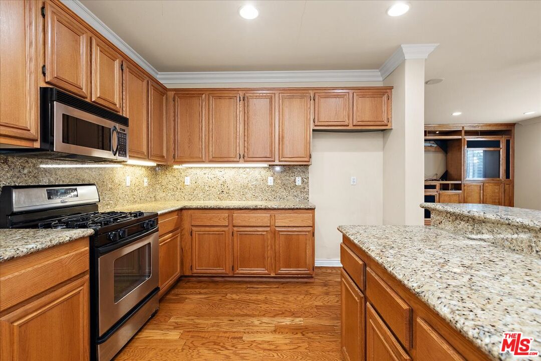 17536 Yellowwood Way Carson, CA 90746 - Photo 13 of 45