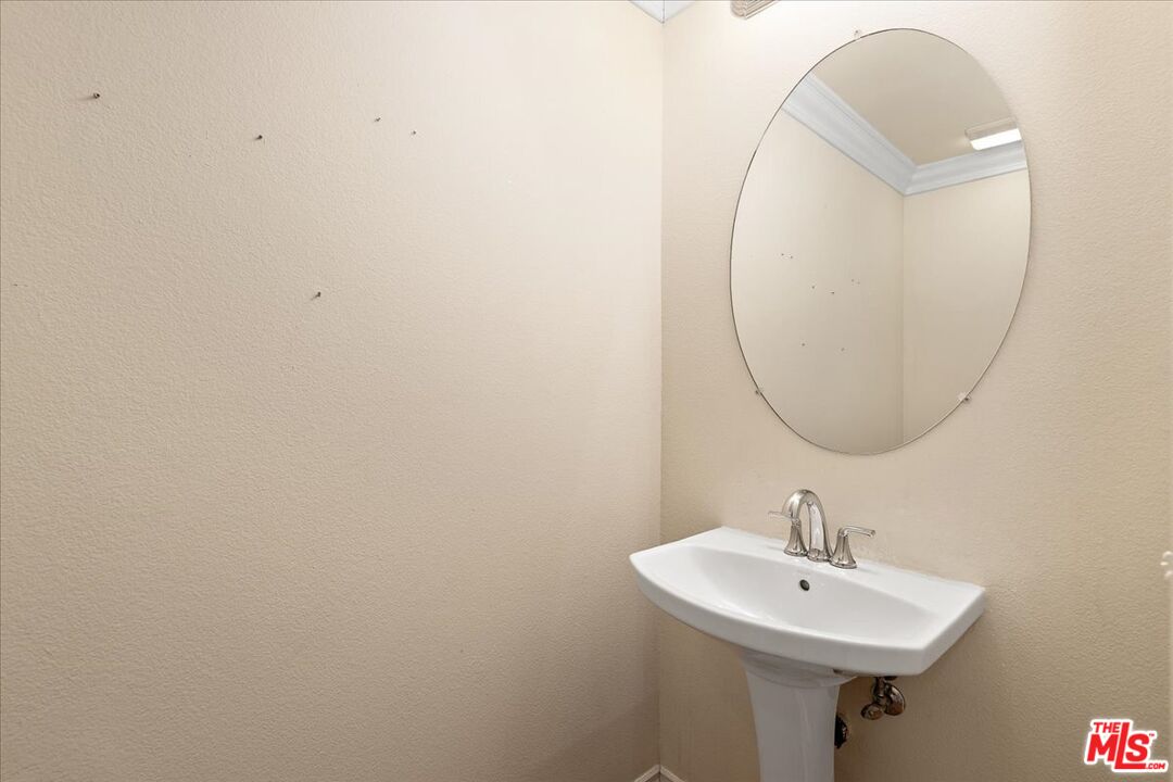 17536 Yellowwood Way Carson, CA 90746 - Photo 15 of 45