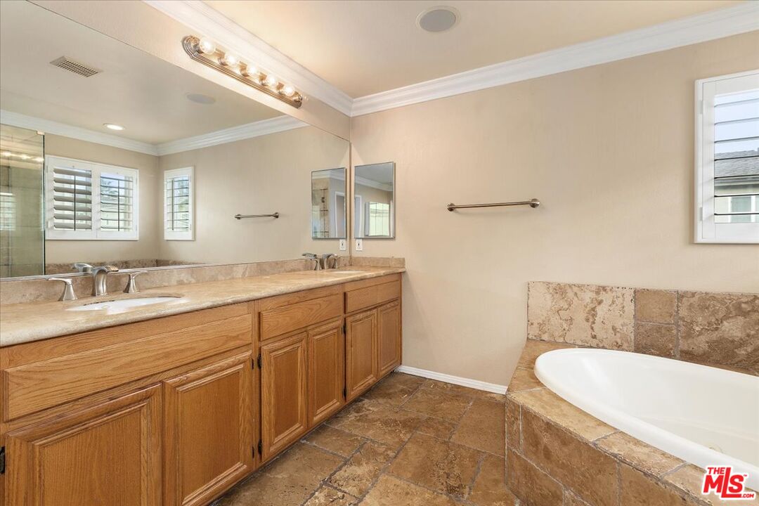 17536 Yellowwood Way Carson, CA 90746 - Photo 18 of 45