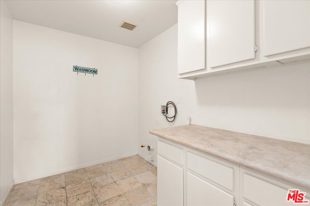 17536 Yellowwood Way Carson, CA 90746 - Photo 31 of 45